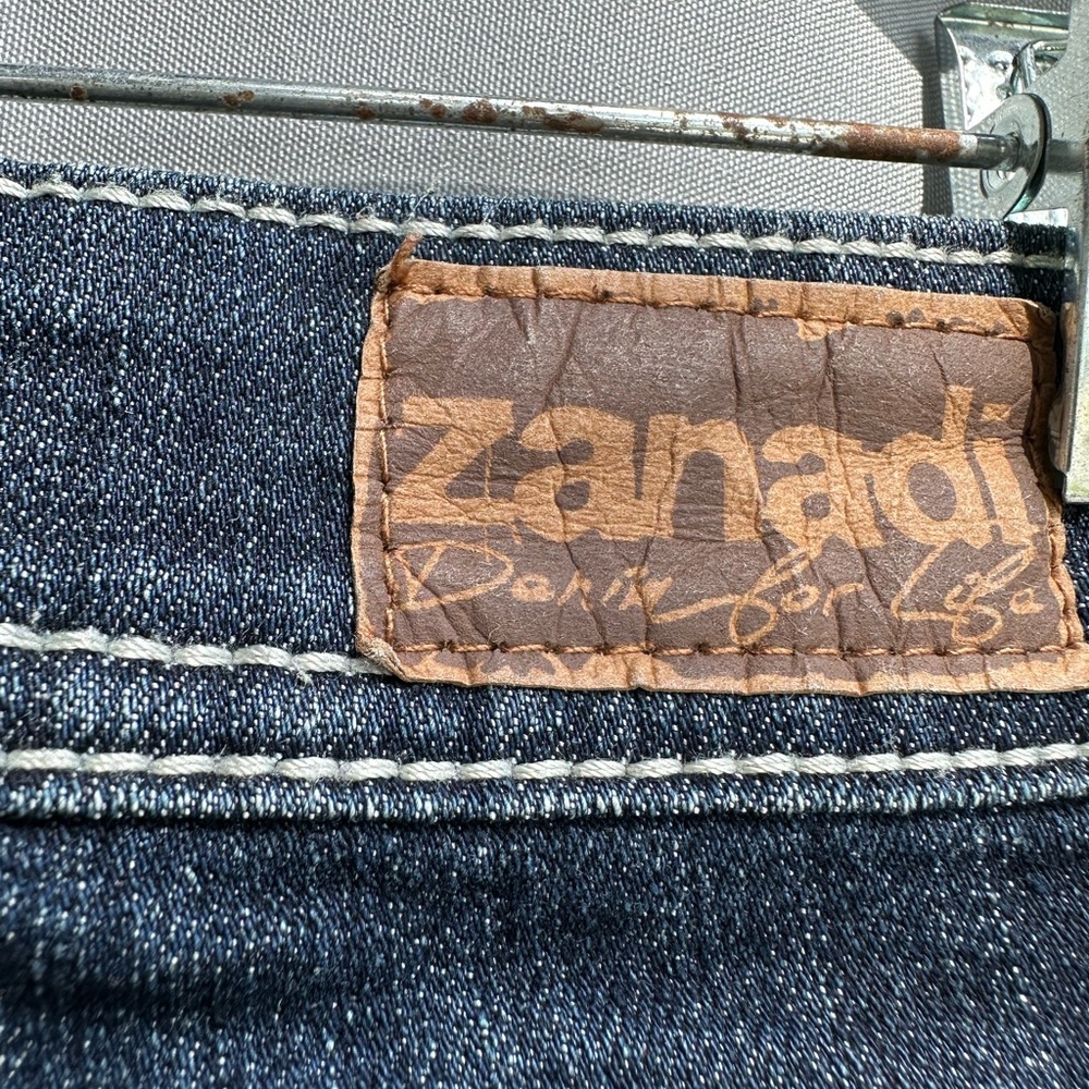 Like new Zanadi Jeans Size 5 Dark Wash Jeans 28” Waist - Picture 5 of 8